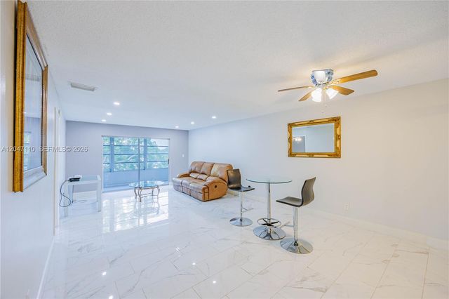 8100 SW 24th Street 309, North Lauderdale, FL 33068