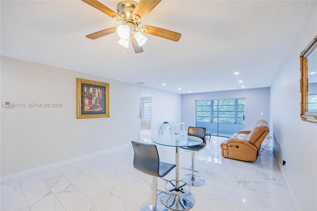 8100 SW 24th Street 309, North Lauderdale, FL 33068