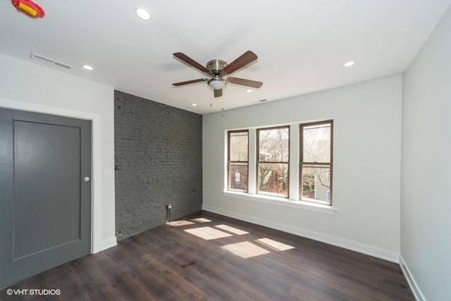 2010 W Cornelia Avenue 2, Chicago, IL 60618