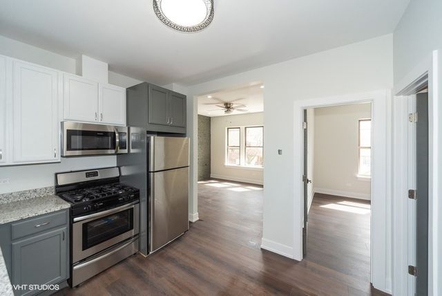 2010 W Cornelia Avenue 2, Chicago, IL 60618