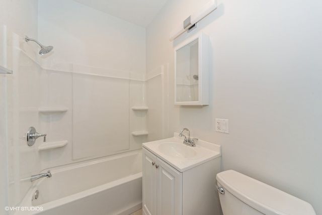 2010 W Cornelia Avenue 2, Chicago, IL 60618