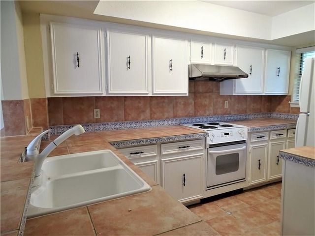 1903 Cobblestone Lane, Garland, TX 75042