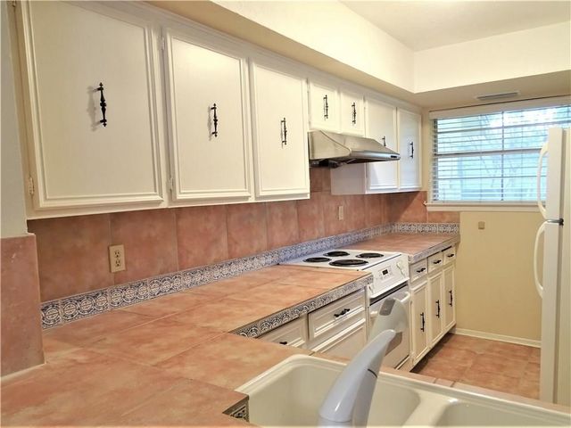 1903 Cobblestone Lane, Garland, TX 75042
