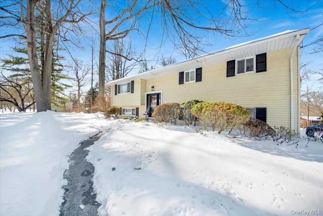 569 Millburn Court, Valley Cottage, NY 10989