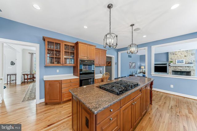 629 S WARREN AVE, Malvern, PA 19355