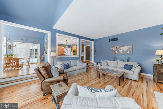 629 S WARREN AVE, Malvern, PA 19355