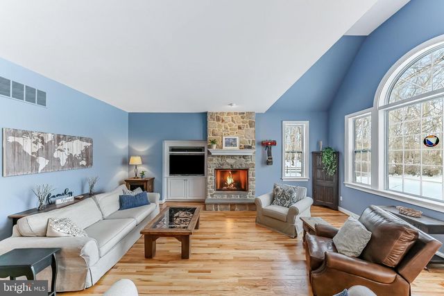 629 S WARREN AVE, Malvern, PA 19355