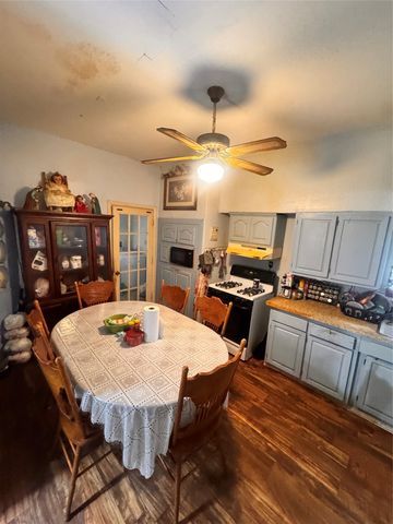 406 S Wilson Street, Kaufman, TX 75142