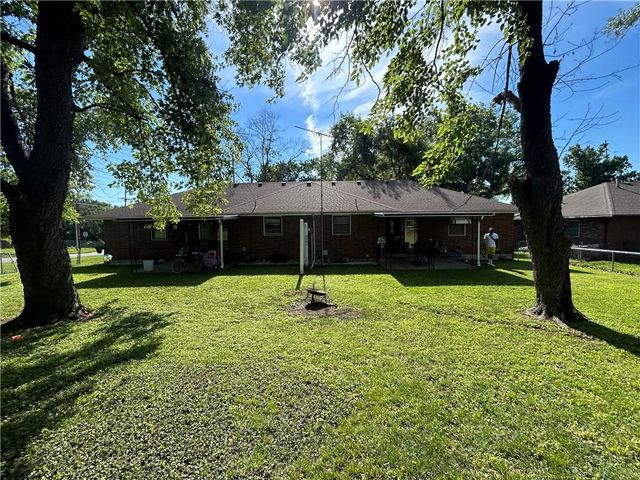 5900 Westridge Road, Raytown, MO 64133