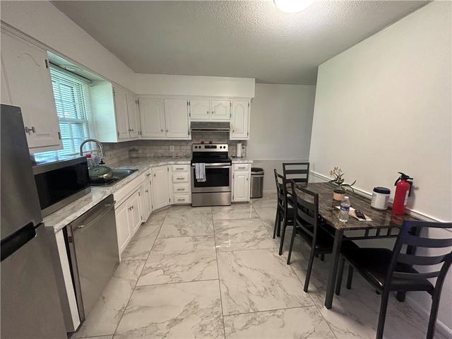 5900 Westridge Road, Raytown, MO 64133