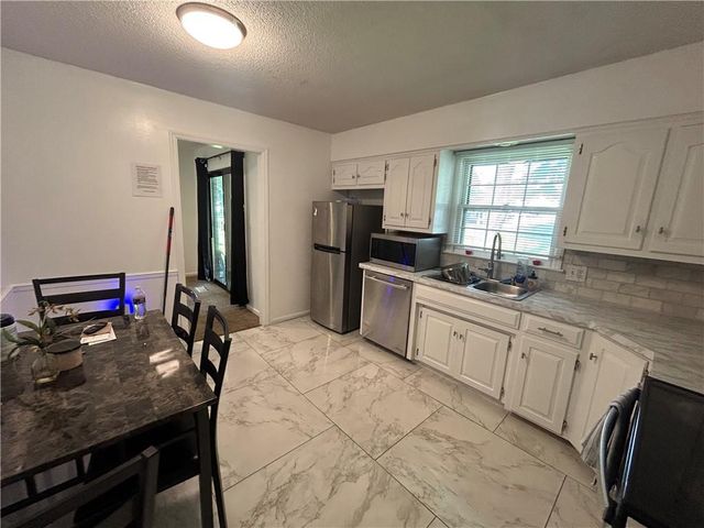 5900 Westridge Road, Raytown, MO 64133