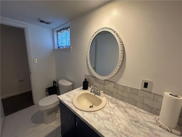 5900 Westridge Road, Raytown, MO 64133