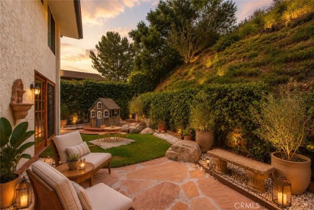 2044 Calle Yucca, Thousand Oaks, CA 91360