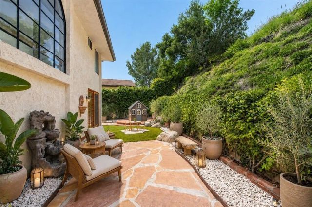 2044 Calle Yucca, Thousand Oaks, CA 91360