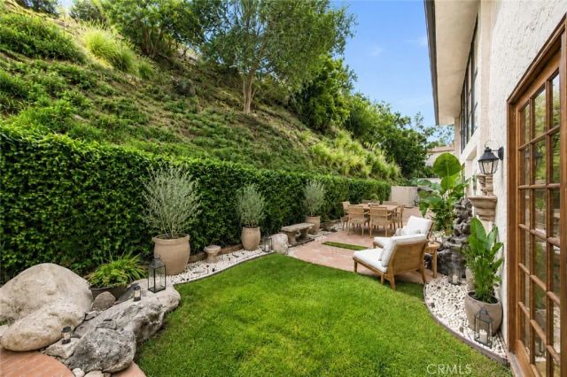 2044 Calle Yucca, Thousand Oaks, CA 91360