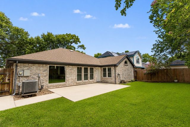 4739 Backenberry Drive, Friendswood, TX 77546