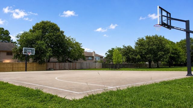 4739 Backenberry Drive, Friendswood, TX 77546