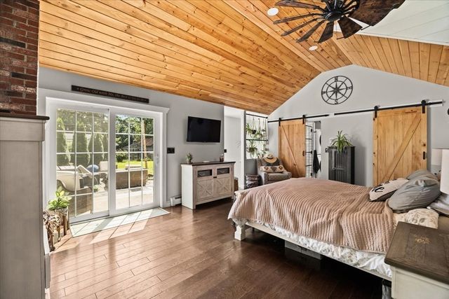 60 Rhode Island Rd, Lakeville, MA 02347