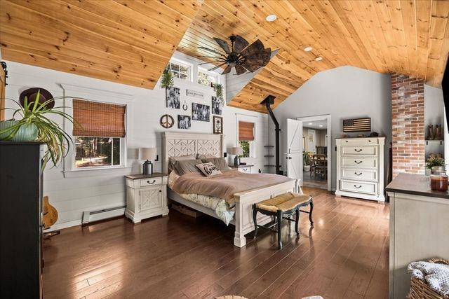 60 Rhode Island Rd, Lakeville, MA 02347