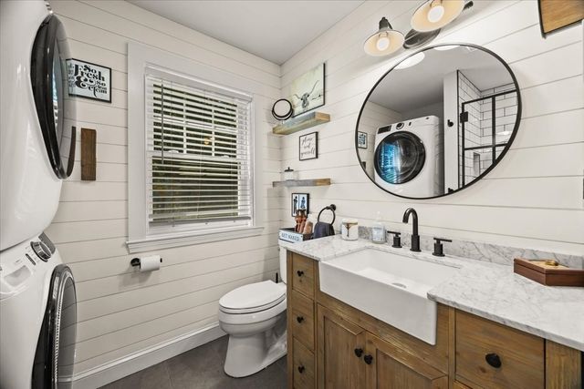 60 Rhode Island Rd, Lakeville, MA 02347