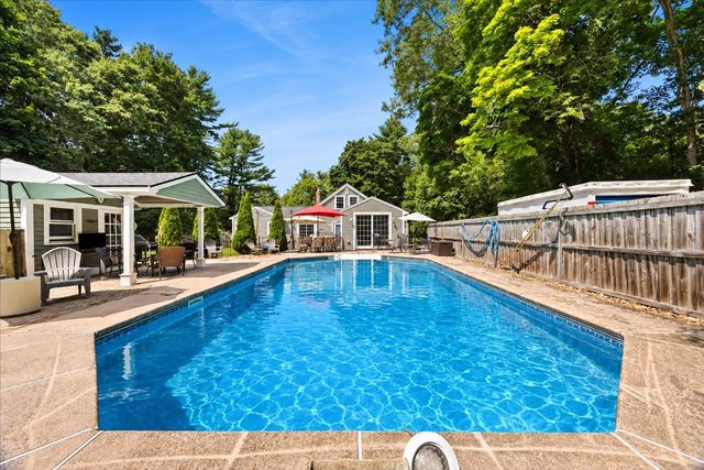 60 Rhode Island Rd, Lakeville, MA 02347