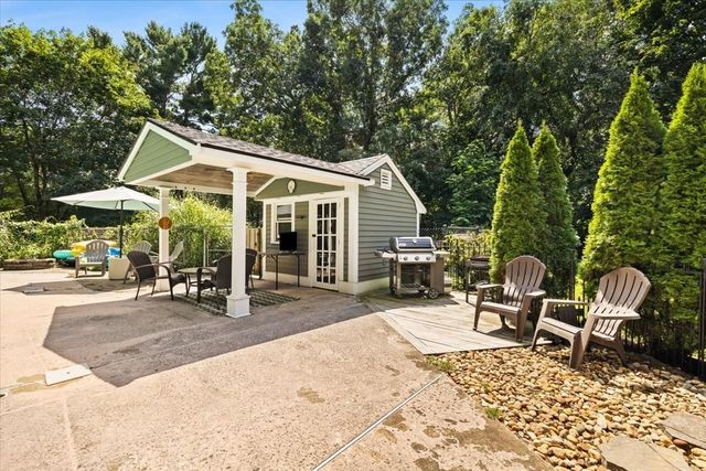 60 Rhode Island Rd, Lakeville, MA 02347