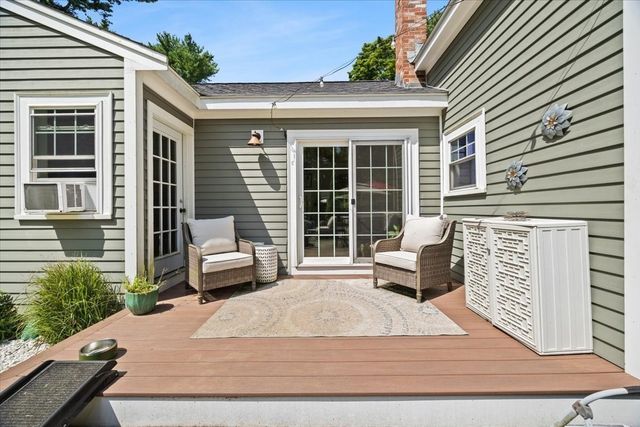 60 Rhode Island Rd, Lakeville, MA 02347