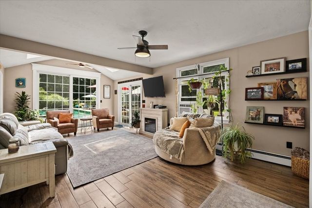 60 Rhode Island Rd, Lakeville, MA 02347
