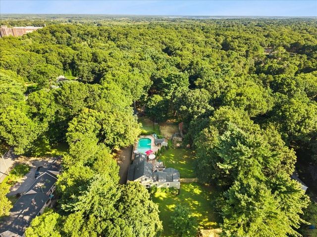 60 Rhode Island Rd, Lakeville, MA 02347
