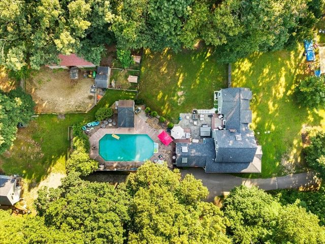 60 Rhode Island Rd, Lakeville, MA 02347