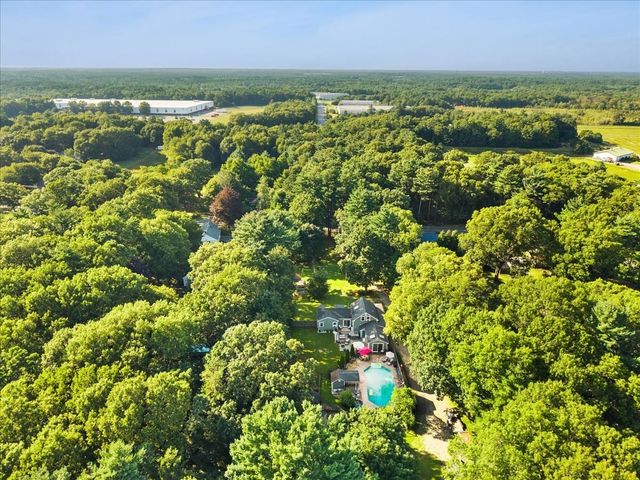 60 Rhode Island Rd, Lakeville, MA 02347