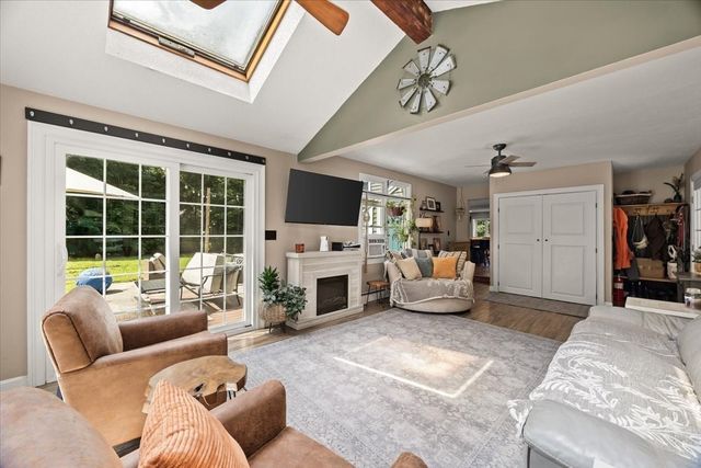 60 Rhode Island Rd, Lakeville, MA 02347
