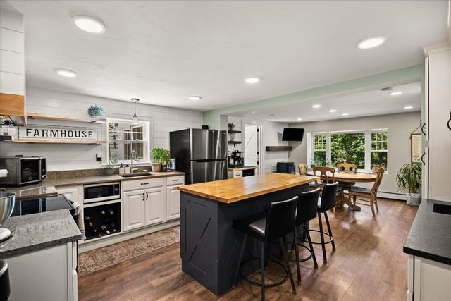 60 Rhode Island Rd, Lakeville, MA 02347