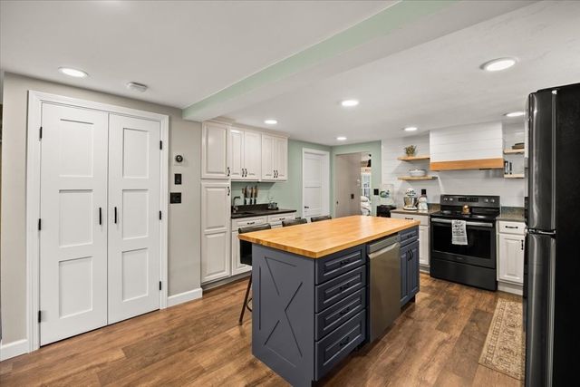 60 Rhode Island Rd, Lakeville, MA 02347