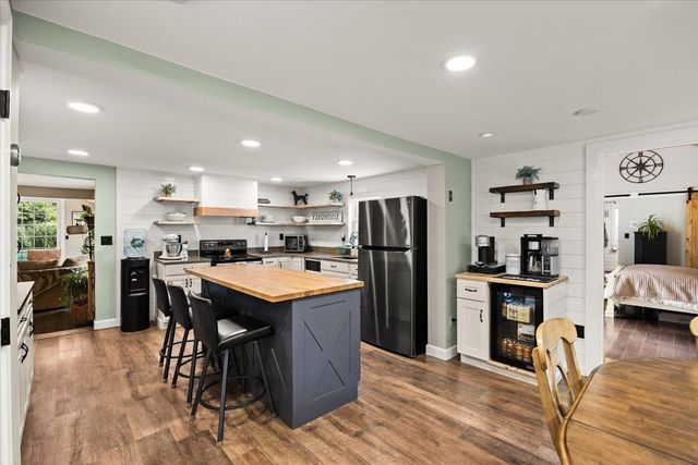 60 Rhode Island Rd, Lakeville, MA 02347