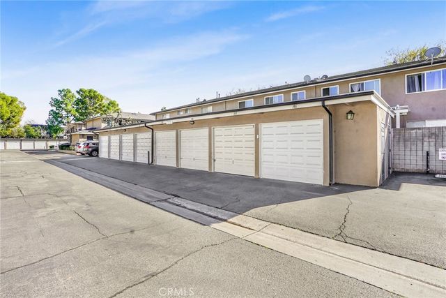 660 S Glassell 36, Orange, CA 92866