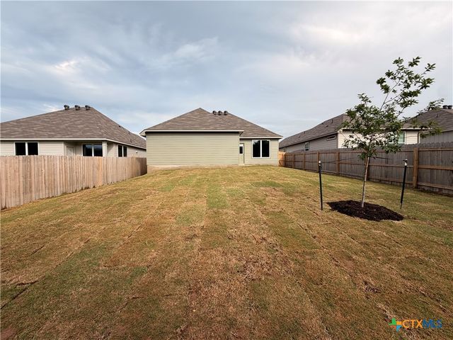 122 University Avenue, Troy, TX 76579