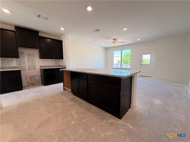 122 University Avenue, Troy, TX 76579