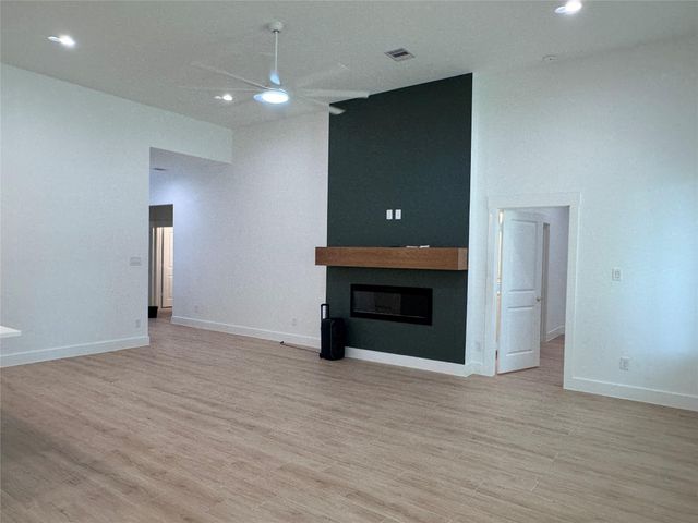 711 S Carroll, La Porte, TX 77571