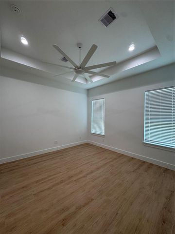 711 S Carroll, La Porte, TX 77571