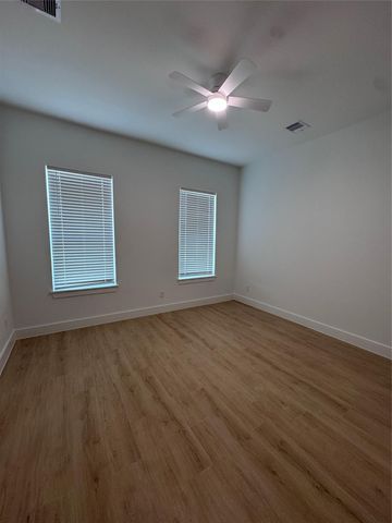 711 S Carroll, La Porte, TX 77571