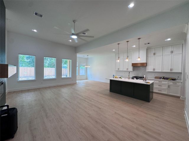 711 S Carroll, La Porte, TX 77571