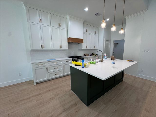 711 S Carroll, La Porte, TX 77571