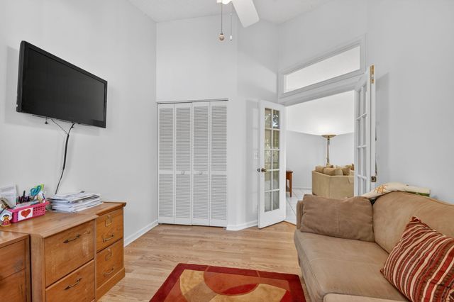 1033 W Fairfax Cir W W, Boynton Beach, FL 33436