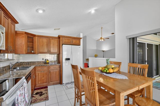 1033 W Fairfax Cir W W, Boynton Beach, FL 33436