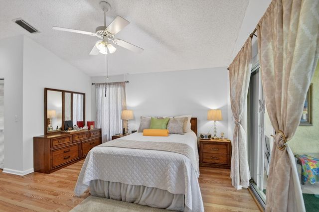 1033 W Fairfax Cir W W, Boynton Beach, FL 33436