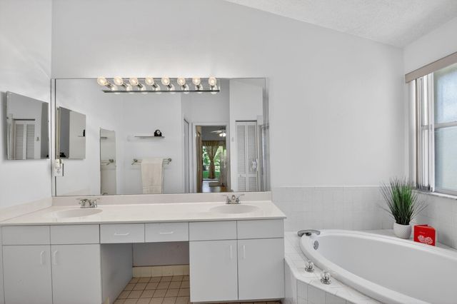 1033 W Fairfax Cir W W, Boynton Beach, FL 33436