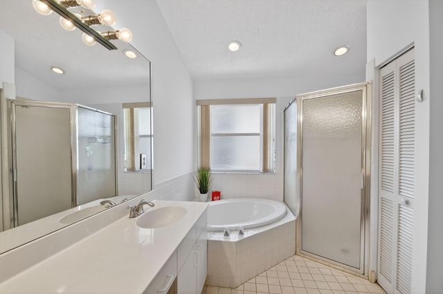 1033 W Fairfax Cir W W, Boynton Beach, FL 33436