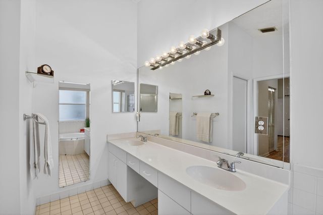 1033 W Fairfax Cir W W, Boynton Beach, FL 33436