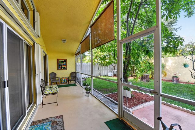 1033 W Fairfax Cir W W, Boynton Beach, FL 33436